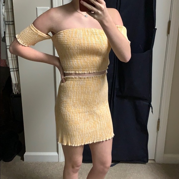 White and yellow set - Picture 2 of 2